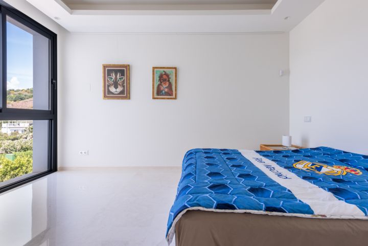 Los Olivos 3 - Exclusive Frontline Golf Villa in Nueva Andalucia