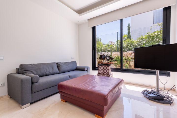 Los Olivos 3 - Exclusive Frontline Golf Villa in Nueva Andalucia