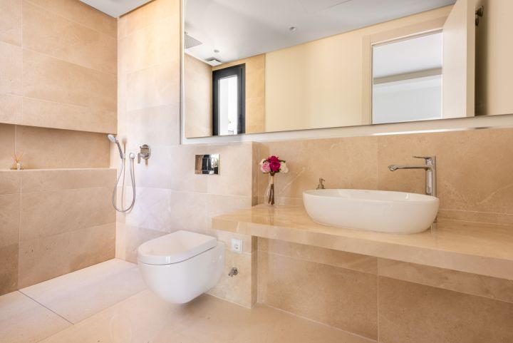 Los Olivos 3 - Exclusive Frontline Golf Villa in Nueva Andalucia