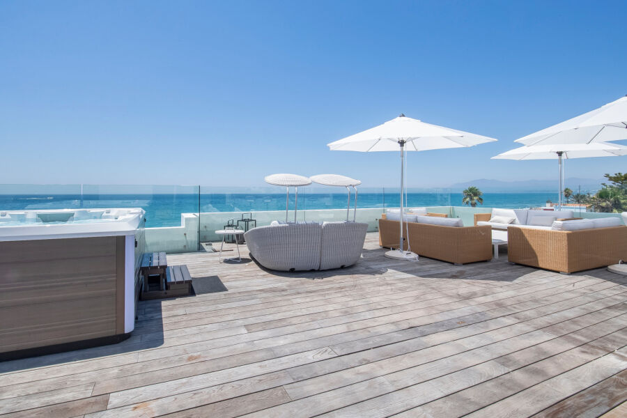 Villa Costabella - Primera línea de playa en Marbella