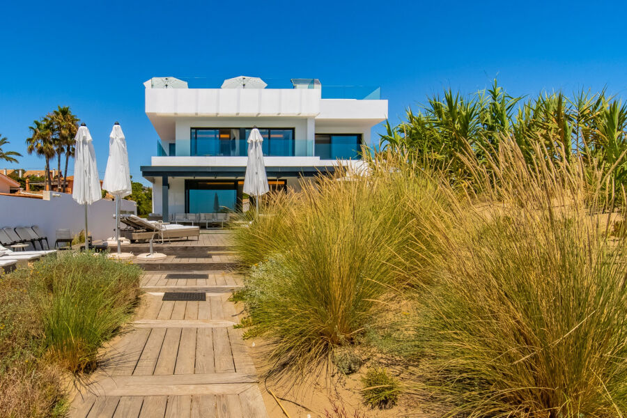 Villa Costabella - Primera línea de playa en Marbella