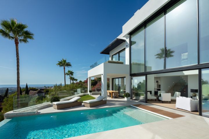 Villa avec 4 chambres et 4 salles de bain - Luxueuse propriété de golf en première ligne à El Herrojo