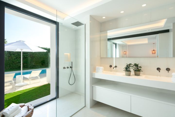 Villa avec 5 chambres et 5 salles de bain - Villa spacieuse offrant une vue sur le golf à Las Brisas