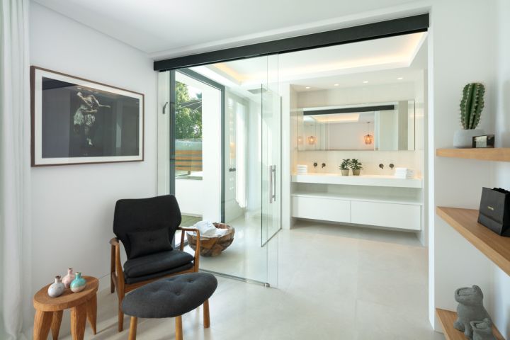 Villa avec 5 chambres et 5 salles de bain - Villa spacieuse offrant une vue sur le golf à Las Brisas