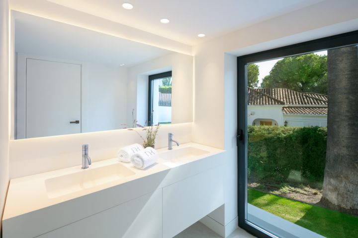 Villa avec 5 chambres et 5 salles de bain - Villa spacieuse offrant une vue sur le golf à Las Brisas