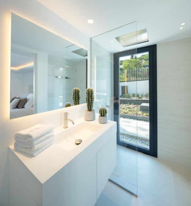Villa avec 5 chambres et 5 salles de bain - Villa spacieuse offrant une vue sur le golf à Las Brisas