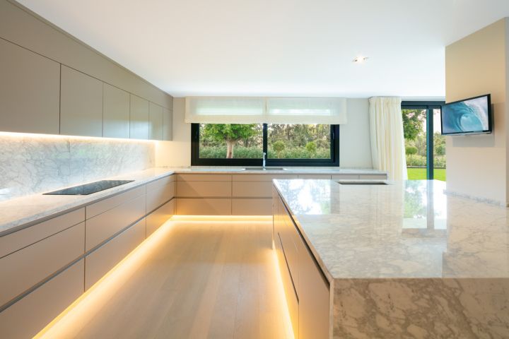Villa Daniela - Contemporary Villa with Top-Tier Finishes in La Cerquilla