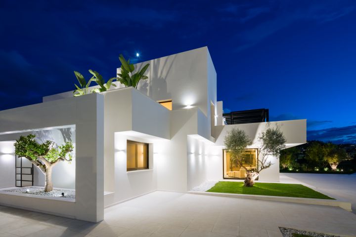 Villa Daniela - Contemporary Villa with Top-Tier Finishes in La Cerquilla
