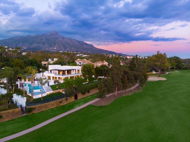 Villa Daniela - Contemporary Villa with Top-Tier Finishes in La Cerquilla