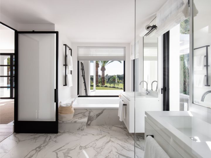 Villa Julia - Exclusive Contemporary Property in a Gated Community