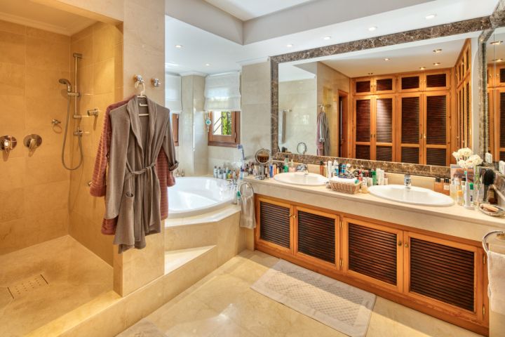 Villa avec 5 chambres et 5 salles de bain - Maison moderne exclusive avec vue panoramique
