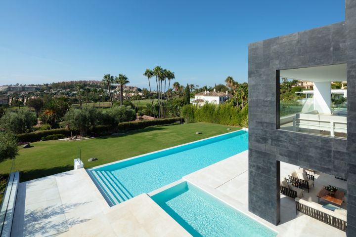 Villa avec 6 chambres et 8 salles de bain - Propriété spacieuse avec vue imprenable sur la mer