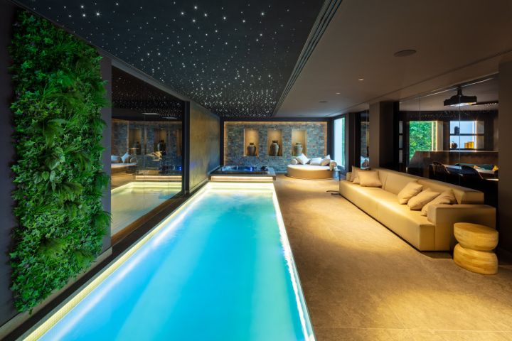 Villa avec 6 chambres et 8 salles de bain - Propriété spacieuse avec vue imprenable sur la mer