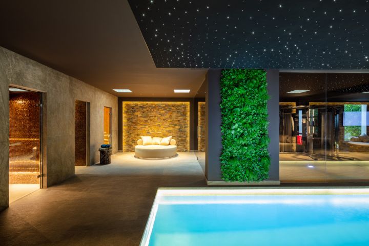 Villa avec 6 chambres et 8 salles de bain - Propriété spacieuse avec vue imprenable sur la mer