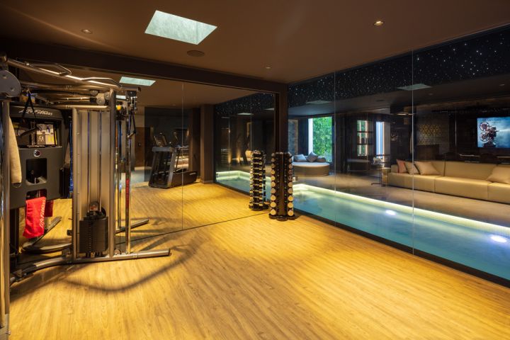 Villa avec 6 chambres et 8 salles de bain - Propriété spacieuse avec vue imprenable sur la mer