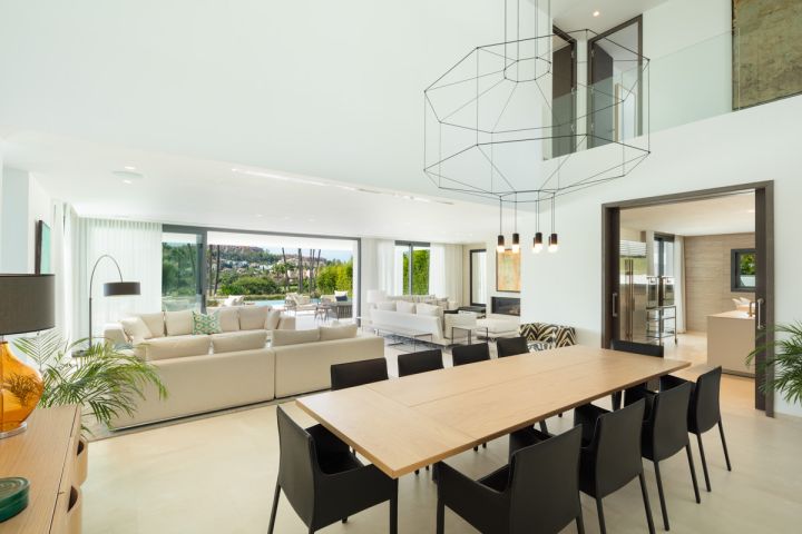 Villa avec 6 chambres et 8 salles de bain - Propriété spacieuse avec vue imprenable sur la mer