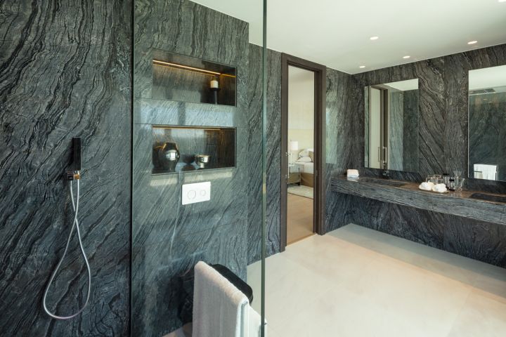 Villa avec 6 chambres et 8 salles de bain - Propriété spacieuse avec vue imprenable sur la mer