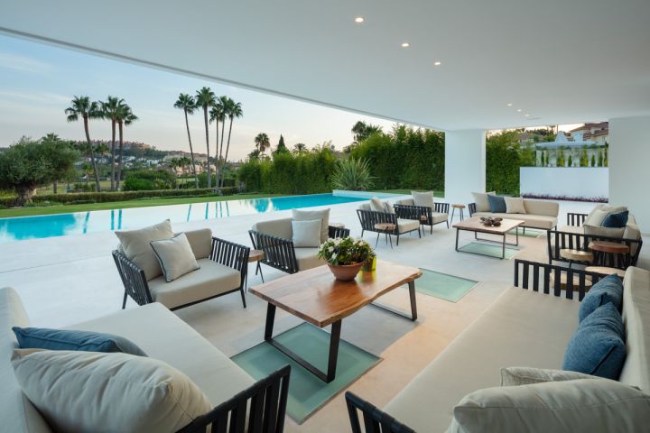 Villa avec 6 chambres et 8 salles de bain - Propriété spacieuse avec vue imprenable sur la mer