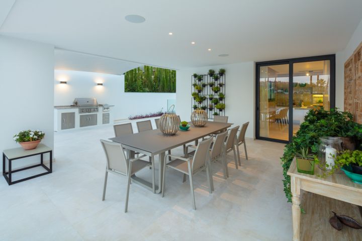 Villa avec 6 chambres et 8 salles de bain - Propriété spacieuse avec vue imprenable sur la mer