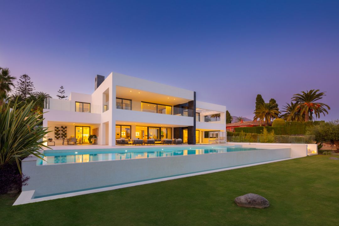 Villa avec 6 chambres et 8 salles de bain - Propriété spacieuse avec vue imprenable sur la mer