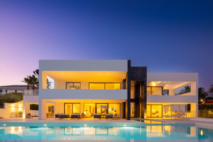 Villa avec 6 chambres et 8 salles de bain - Propriété spacieuse avec vue imprenable sur la mer