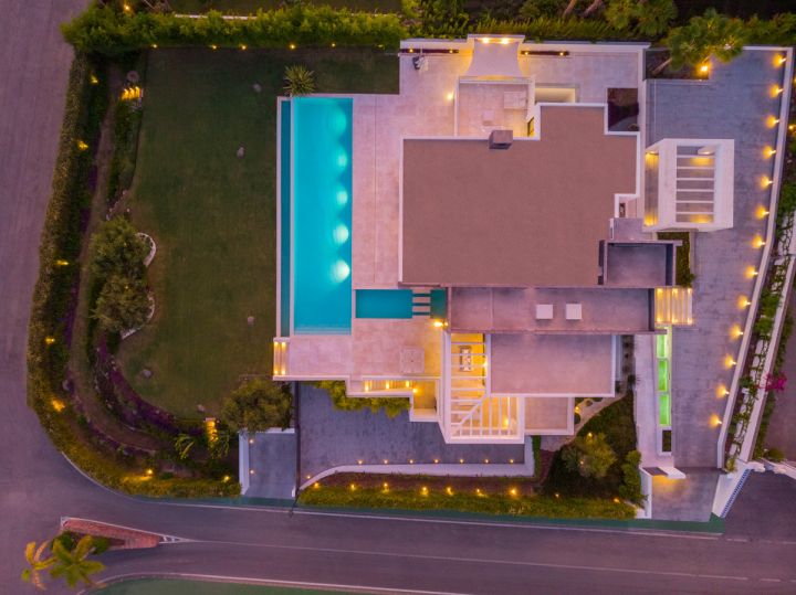Villa avec 6 chambres et 8 salles de bain - Propriété spacieuse avec vue imprenable sur la mer