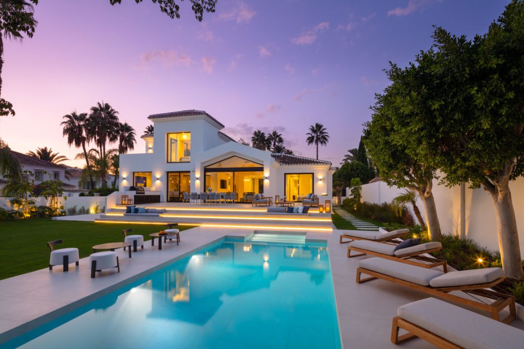Villa Mariposa - Propiedad contemporánea con vistas al golf en Nueva Andalucía