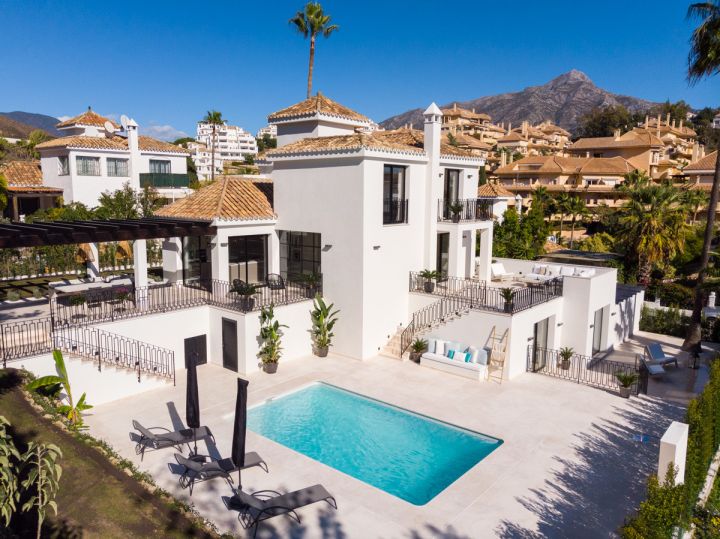 Hill Club 33 - Elegante propiedad con encanto andaluz en Los Naranjos Hill Club