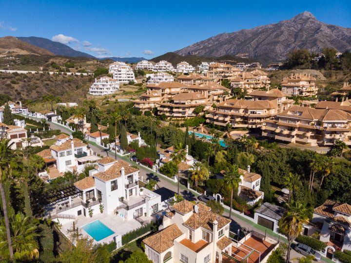 Hill Club 33 - Elegante propiedad con encanto andaluz en Los Naranjos Hill Club