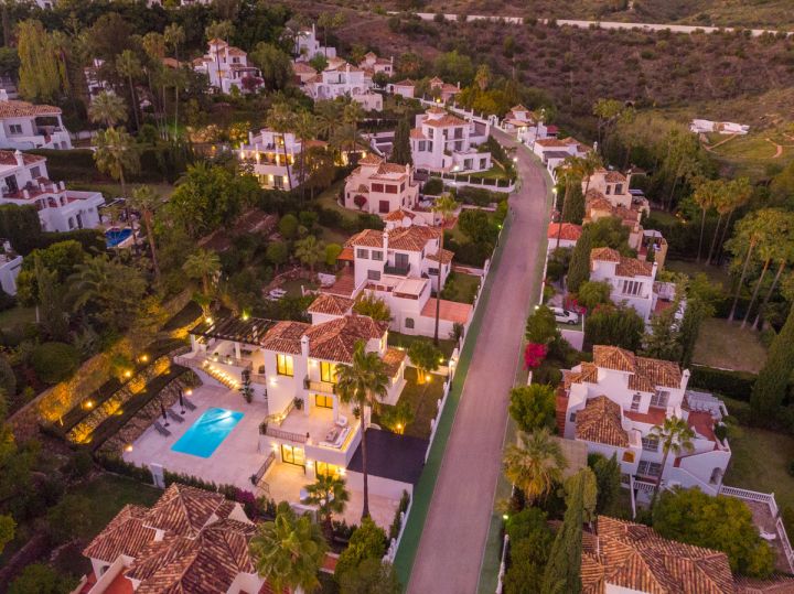 Hill Club 33 - Elegante propiedad con encanto andaluz en Los Naranjos Hill Club