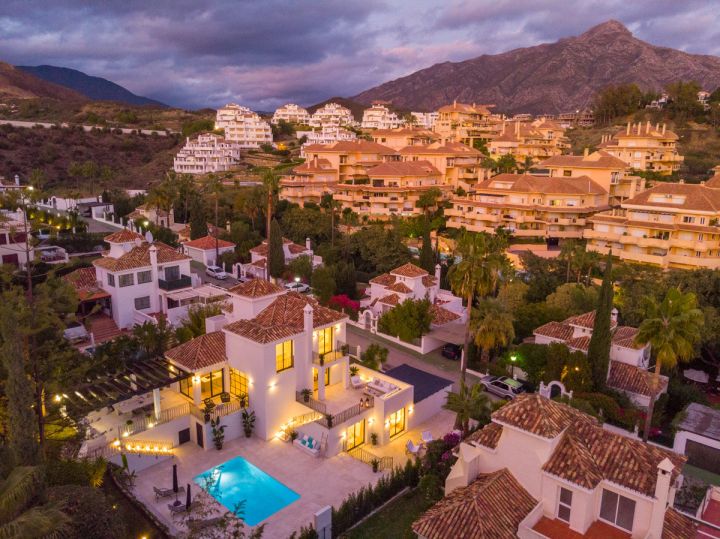 Hill Club 33 - Elegante propiedad con encanto andaluz en Los Naranjos Hill Club