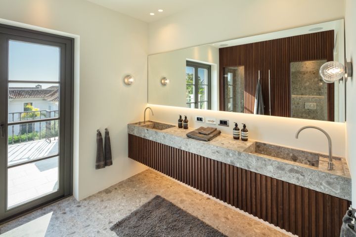 Casa Hedera - Modern Exclusive Villa in a Gated Community