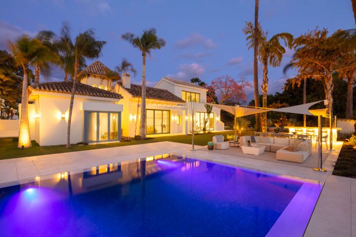 Villa Paris - Elegant Home with a Frontline Golf Location