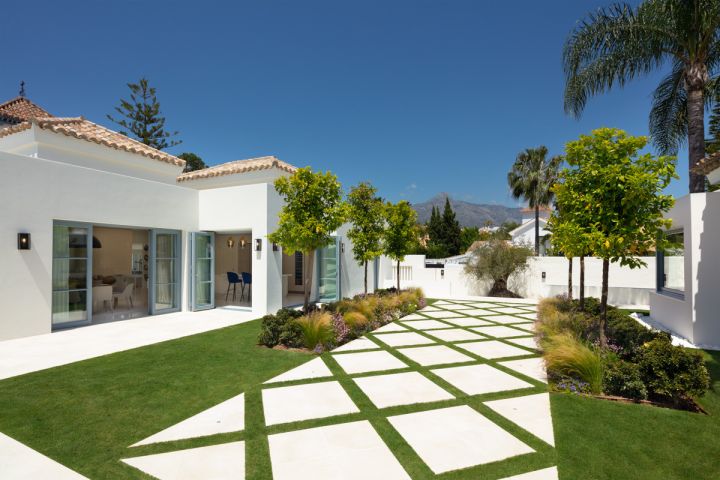 Villa Paris - Elegant Home with a Frontline Golf Location