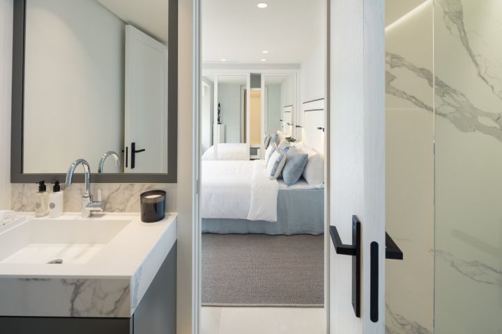 Puente Romano 2 - Luxurious Apartment featuring Modern Design in Puente Romano