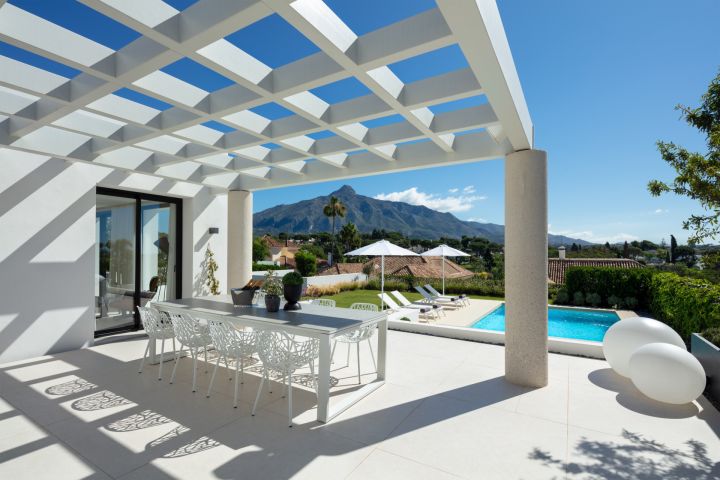 Villa Olivia - Impressive Villa with Stunning Sea Views