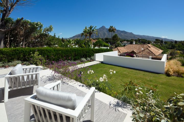Villa Olivia - Impressive Villa with Stunning Sea Views