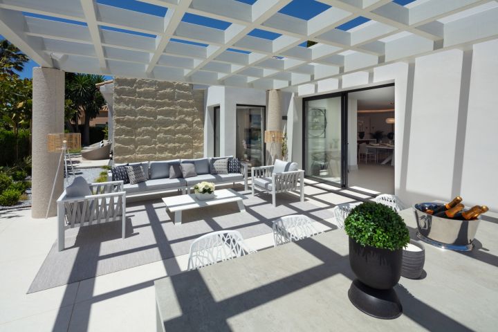 Villa Olivia - Impressive Villa with Stunning Sea Views