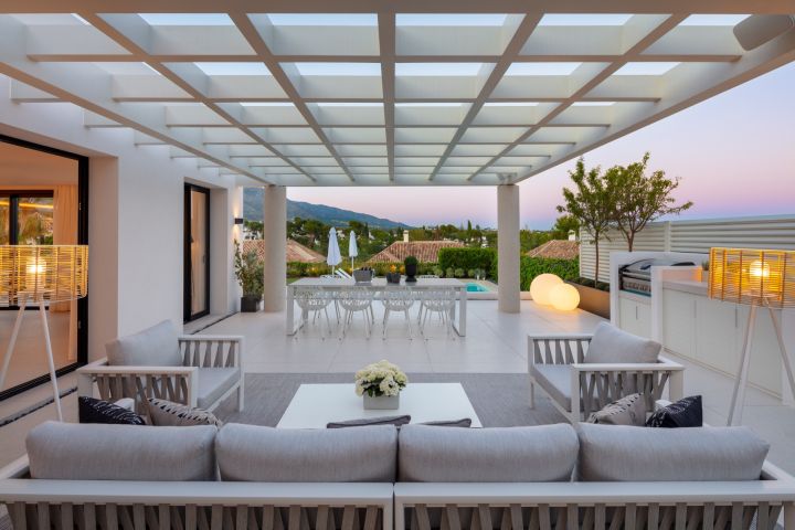 Villa Olivia - Impressive Villa with Stunning Sea Views