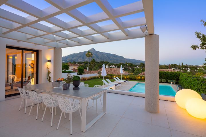 Villa Olivia - Impressive Villa with Stunning Sea Views
