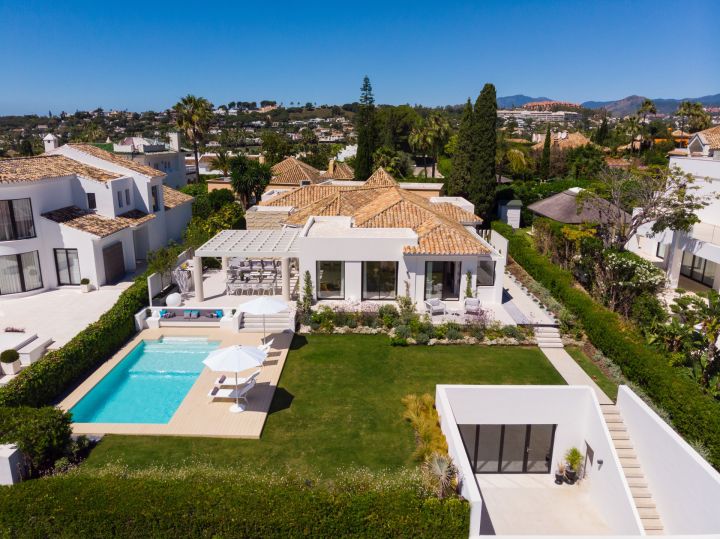 Villa Olivia - Impressive Villa with Stunning Sea Views