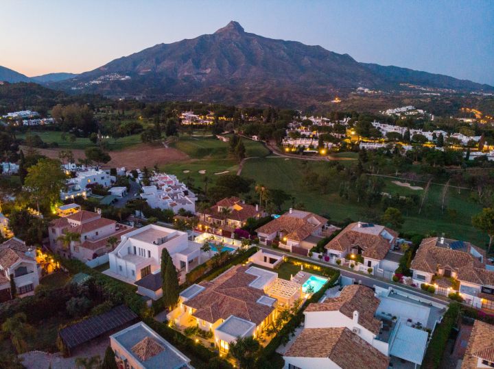 Villa Olivia - Impressive Villa with Stunning Sea Views