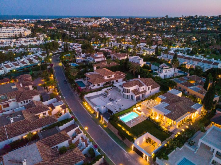 Villa Olivia - Impressive Villa with Stunning Sea Views