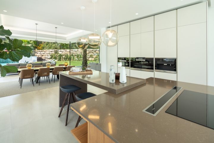 Alminar 5 - Modern Property with Andalusian Charm