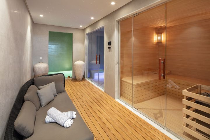 Villa con 6 dormitorios y 6 baños - Villa moderna y elegante en una urbanización privada