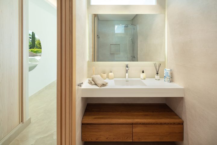 Villa con 6 dormitorios y 6 baños - Villa moderna y elegante en una urbanización privada