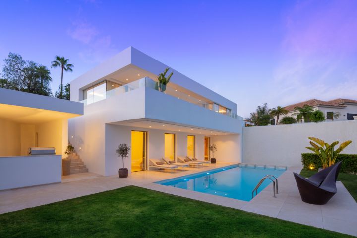 Villa con 6 dormitorios y 6 baños - Villa moderna y elegante en una urbanización privada