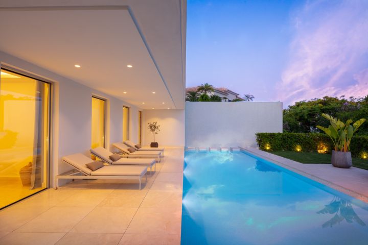 Villa con 6 dormitorios y 6 baños - Villa moderna y elegante en una urbanización privada