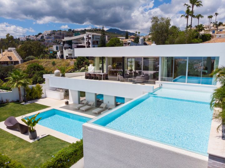 Villa con 6 dormitorios y 6 baños - Villa moderna y elegante en una urbanización privada