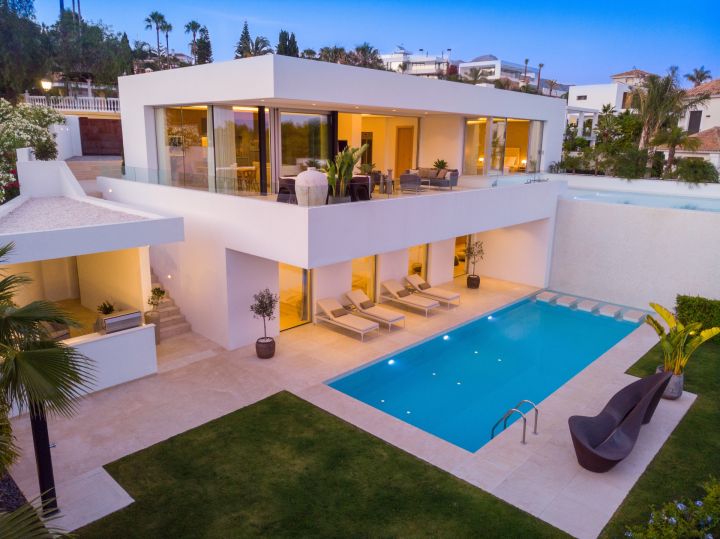 Villa con 6 dormitorios y 6 baños - Villa moderna y elegante en una urbanización privada